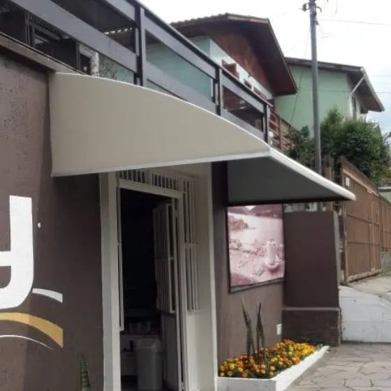 Cobertura de Lona em São Caetano do Sul SP Cobertura de Lona em São Caetano do Sul SP — Cobertura em área de piscina