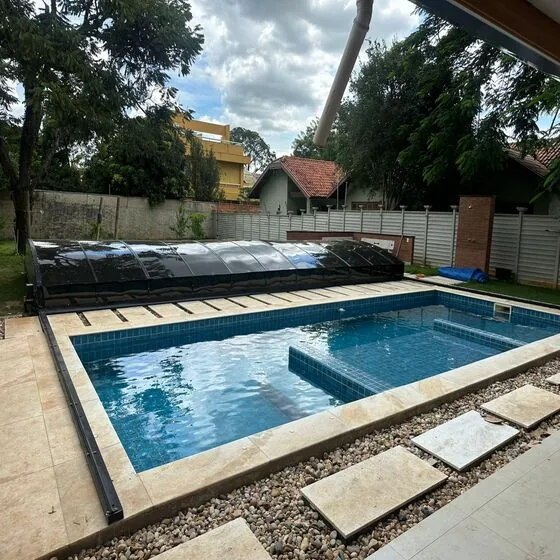 Cobertura Retrátil para Piscina em São Caetano do Sul SP Cobertura Retrátil para Piscina em São Caetano do Sul SP — Instalação em fachada comercial