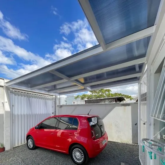 Pergolado de Alumínio com Policarbonato em São Caetano do Sul SP Pergolado de Alumínio com Policarbonato em São Caetano do Sul SP — Instalação em garagem residencial