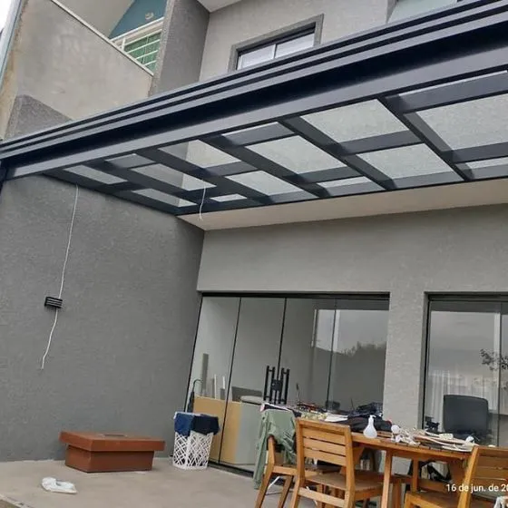 Pergolado de Alumínio com Policarbonato em São Caetano do Sul SP Pergolado de Alumínio com Policarbonato em São Caetano do Sul SP — Cobertura com estrutura metálica reforçada