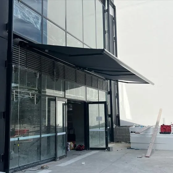 Toldo Articulado em São Caetano do Sul SP Toldo Articulado em São Caetano do Sul SP — Instalação em estacionamento