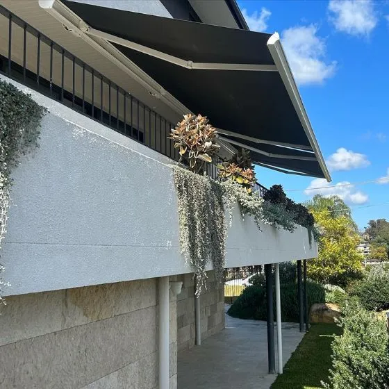 Toldo Articulado em São Caetano do Sul SP Toldo Articulado em São Caetano do Sul SP — Cobertura em passagem coberta entre ambientes