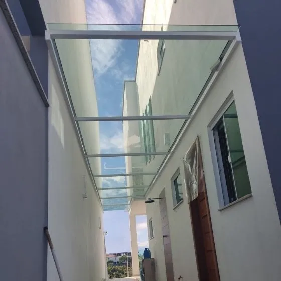 Toldo Fixo Policarbonato Compacto em São Caetano do Sul SP Toldo Fixo Policarbonato Compacto em São Caetano do Sul SP — Instalação em fachada comercial