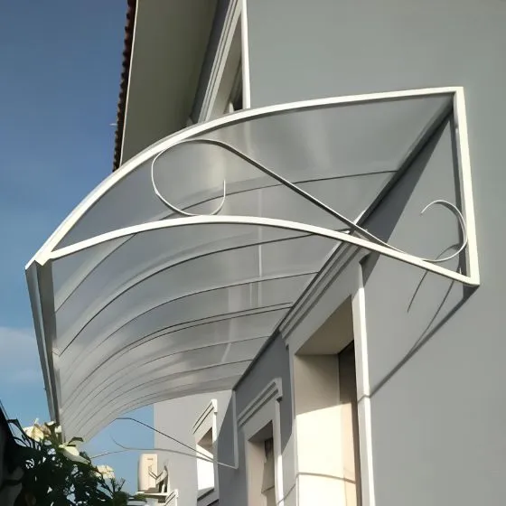 Toldo Policarbonato Alveolar em São Caetano do Sul SP Toldo Policarbonato Alveolar em São Caetano do Sul SP — Cobertura com estrutura metálica reforçada